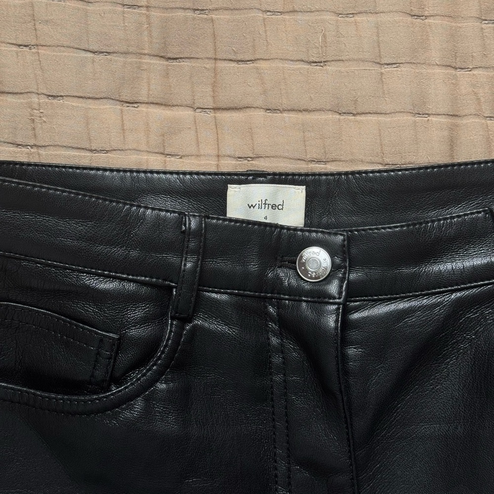 Aritzia faux leather pants size 4, in great condition
